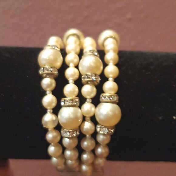 Vintage Faux Pearl Bracelet from 1940's! - Picture 1 of 6